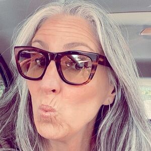 Meet your Posher, Posh